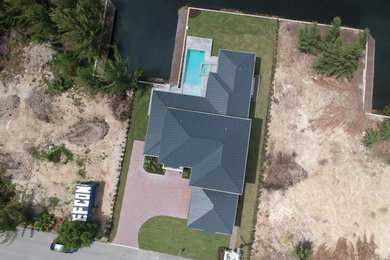 Inspiration for a modern landscaping in Other.