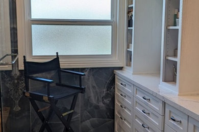 Example of a minimalist bathroom design in Orange County