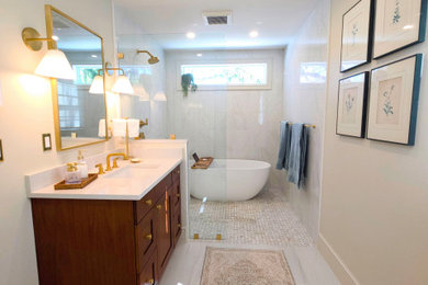 Example of a minimalist bathroom design in Boston