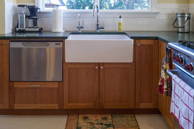 シアトルにあるエクレクティックスタイルのおしゃれなキッチンの写真
