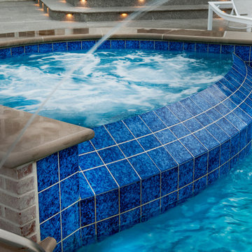 Morris, IL Infinity Edge Swimming Pool and Hot Tub