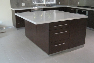 Minimalist kitchen photo in Los Angeles