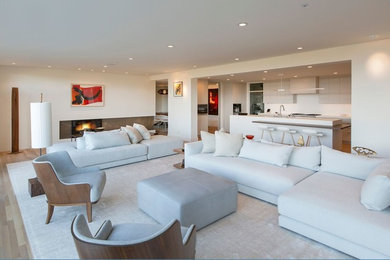 Minimalist family room photo in San Francisco