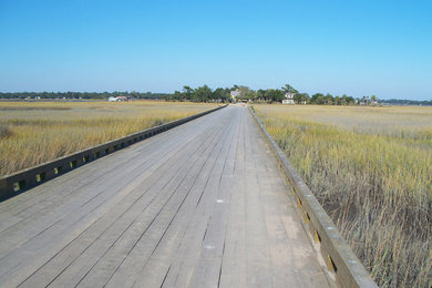 This is an example of a traditional landscaping in Charleston.