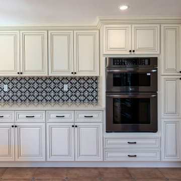 TRADITIONAL STYLE KITCHEN