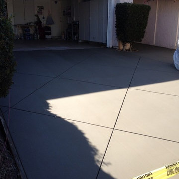 CONCRETE DRIVEWAY W/DIAGONAL JOINTS
