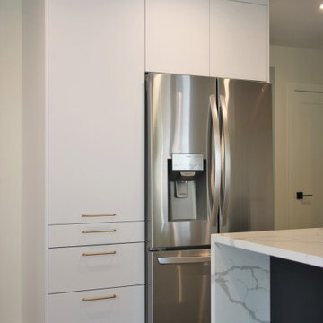 Kitchen bright white