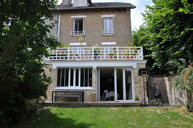 Inspiration pour une façade de maison design.