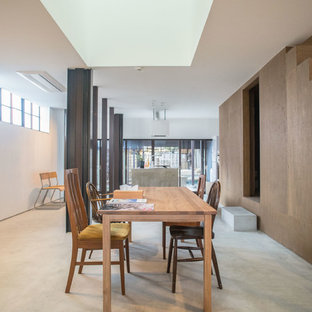 京都のアジアンスタイルのLDKの画像 (マルチカラーの壁、コンクリートの床、グレーの床)