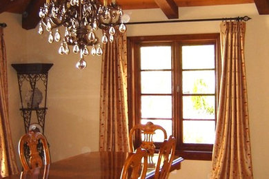 Dining room photo in San Diego