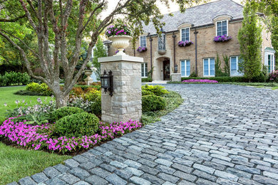 Inspiration for a large classic front driveway garden in Bridgeport with a flowerbed.