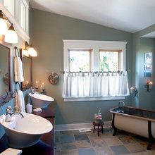 upstair hall bath
