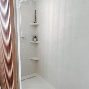 Douche à l'italienne : du blanc immaculé
