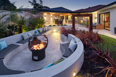 Contemporary patio in Perth.