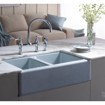 Island farmhouse/apron sink with faucet and sprayer