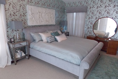 Example of an eclectic bedroom design in Detroit