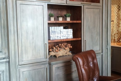 Example of a mountain style home office design in Cincinnati