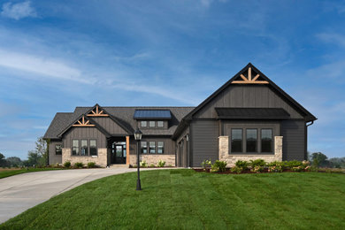 Inspiration for a modern exterior home remodel in Milwaukee