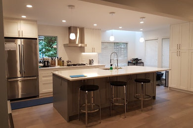 Kitchen - kitchen idea in Vancouver