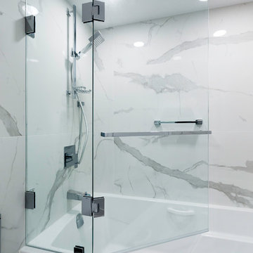 Tub with hinged glass