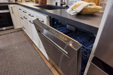 Mid-sized minimalist kitchen photo with stainless steel appliances