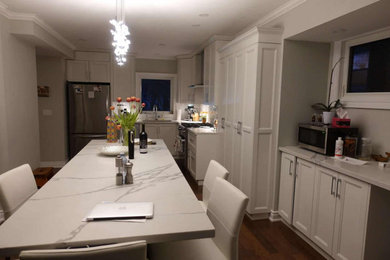 Example of a kitchen design in Toronto