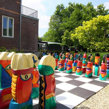 Schaakspel kunstwerk in de tuin
