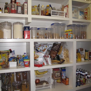 Idées déco pour une grande arrière-cuisine classique.