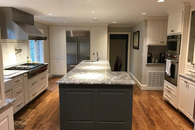 Trendy kitchen photo in Charlotte