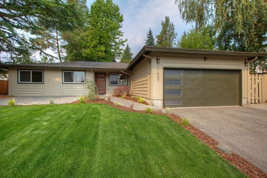 Example of a minimalist home design design in Seattle
