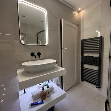 Black & White Minimal Bathroom