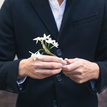 Houzz DIY: How to Make a Festive NYE Centerpiece with Bud Botanical
