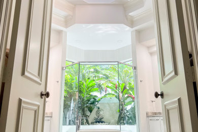 マイアミにあるミッドセンチュリースタイルのおしゃれな浴室の写真