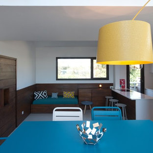 コルシカの中サイズの北欧風 LDKの画像 (白い壁)