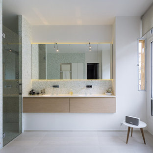 Badezimmer mit Waschtischkonsole in Frankreich Ideen, Design & Bilder