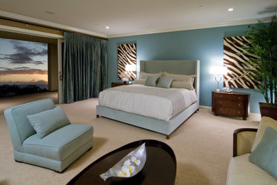 Island style master carpeted bedroom photo in Hawaii with blue walls