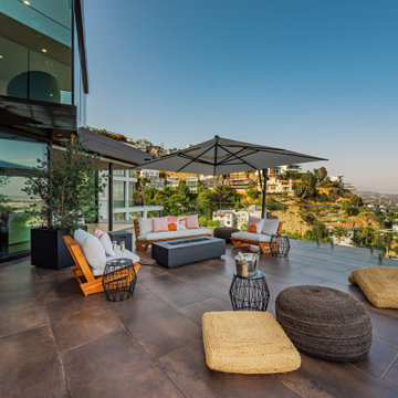 HOLLYWOOD HILLS MANSION