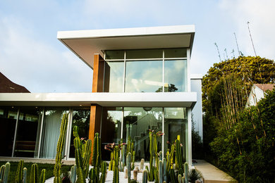 Example of an exterior home design in Los Angeles