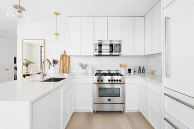 Kitchen - kitchen idea in New York