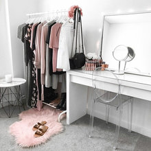 Vanity Room/Closet