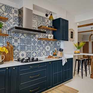 Mediterrane Küchen mit Schrankfronten mit vertiefter Füllung Ideen