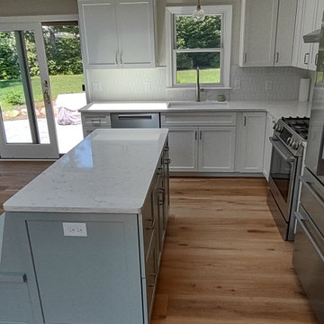Kitchen & Dining Area Banquett Seated Island Soloution with a splash of color.