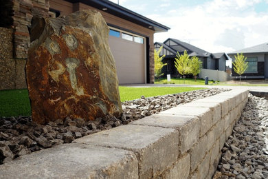 Inspiration for a mid-sized rustic partial sun front yard concrete paver landscaping in Montreal for summer.