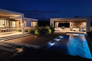Minimalist home design photo in Sacramento