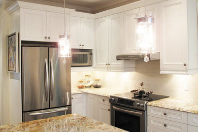 Kitchen - contemporary kitchen idea in Montreal