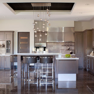 Moderne Küchen mit Küchenrückwand in Braun Ideen, Design & Bilder