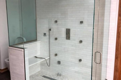 シカゴにあるおしゃれな浴室の写真