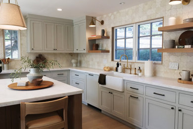 Design ideas for a farmhouse kitchen in Los Angeles.