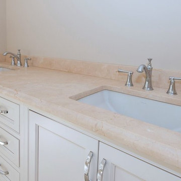 Yardley Masterbath in Starmark Cabinetry