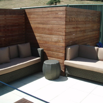 Merbau deck with privacy screen
